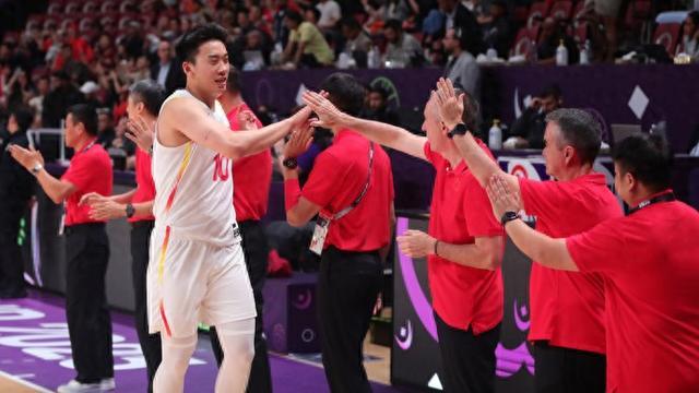 中国篮球也有了“海外兵团”的雏形！走出去，我们需要更高的天花板